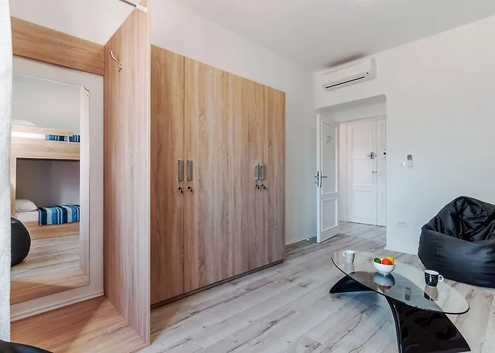 스카이 * 자다르