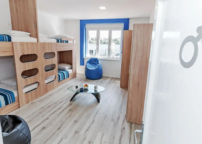 스카이 * 자다르