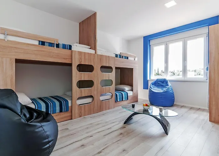 스카이 * 자다르